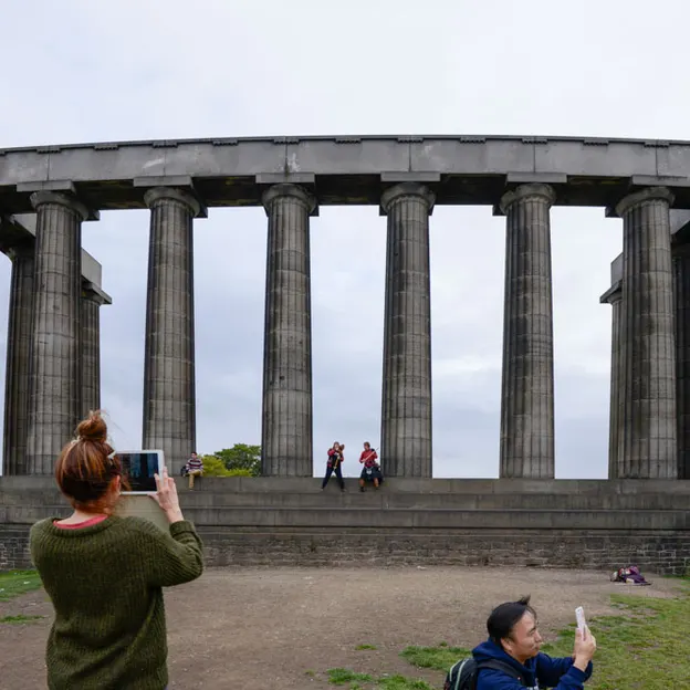 People Taking Photographs — photograph 23 of 24