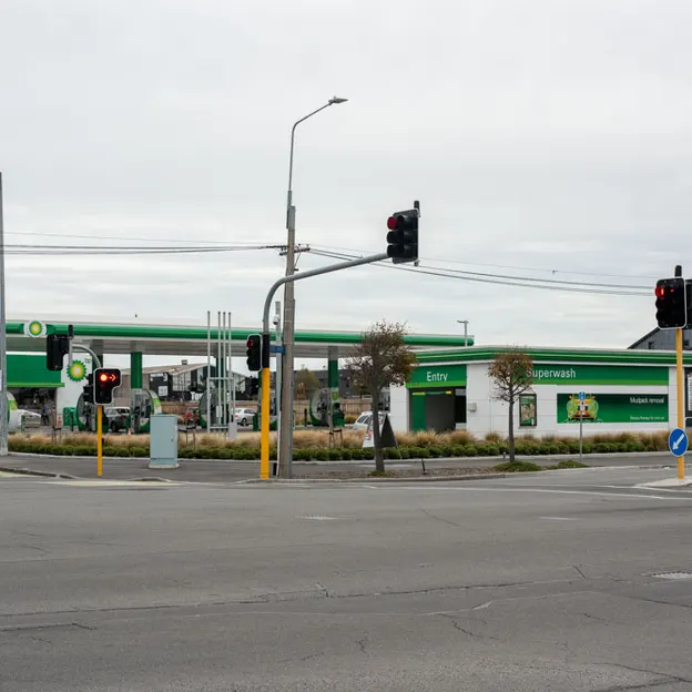 23.4.2020 Walk Down Memorial Ave — photograph 11 of 56