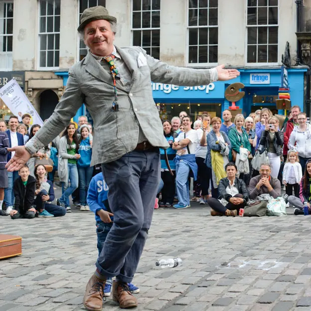 Buskers — photograph 10 of 33