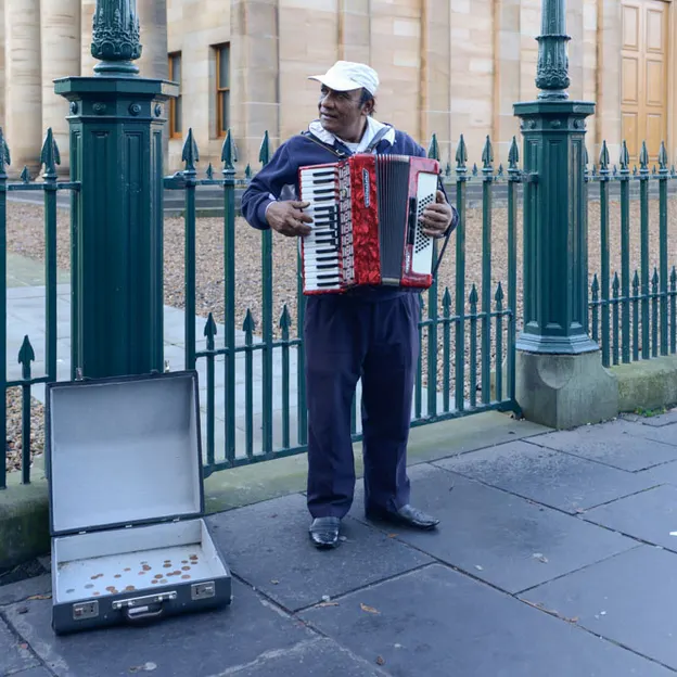 Buskers — photograph 32 of 33
