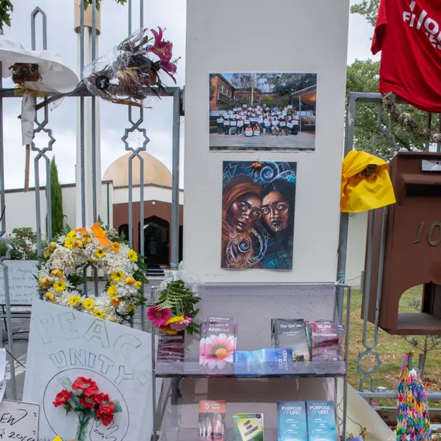 Thorough Look At The Al Noor Mosque Tributes 2.04.2019 — photograph 15 of 35