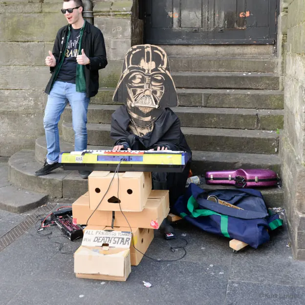 Buskers — photograph 15 of 33