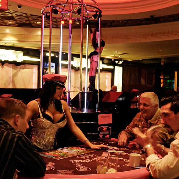 Las Vegas — photograph 23 of 48