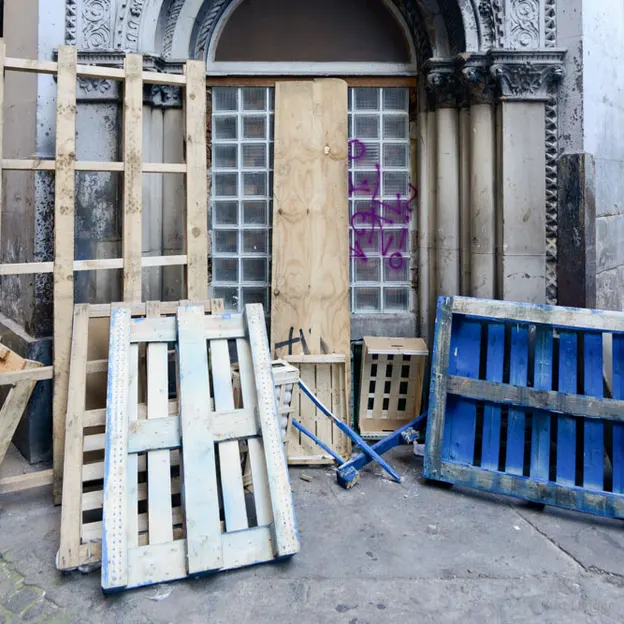 Windows — photograph 9 of 16