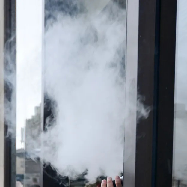 Smoking / Vaporing — photograph 11 of 22