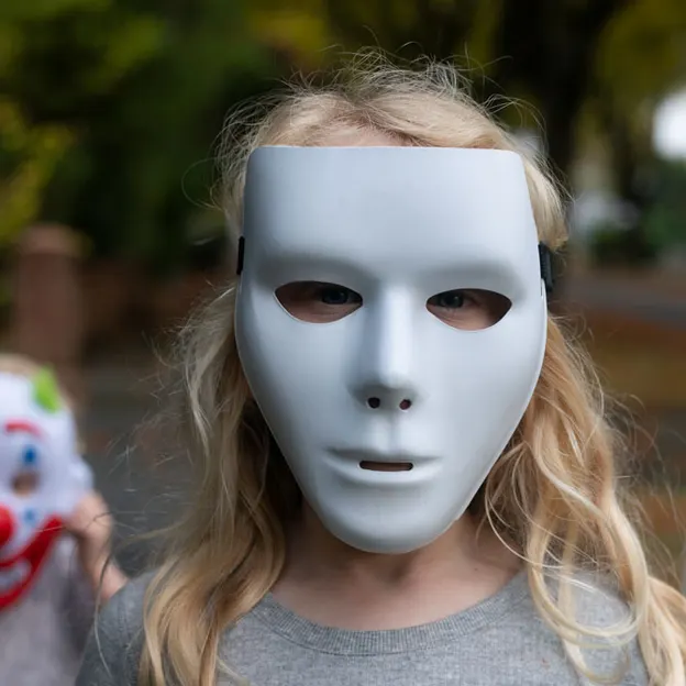 30.3.2020 Girls Wearing Masks — photograph 13 of 13
