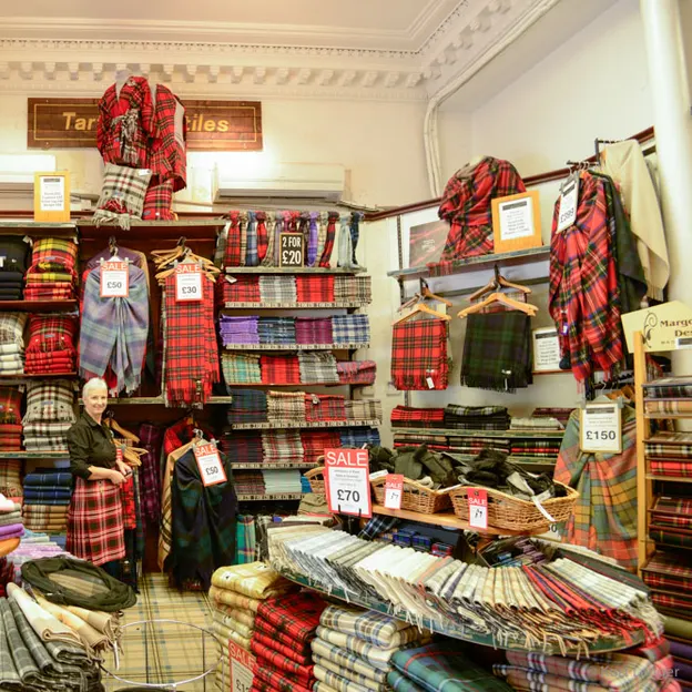 Shops Inside — photograph 16 of 21