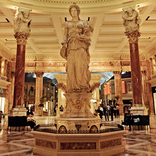 Las Vegas — photograph 20 of 48