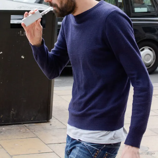 Smoking / Vaporing — photograph 15 of 22